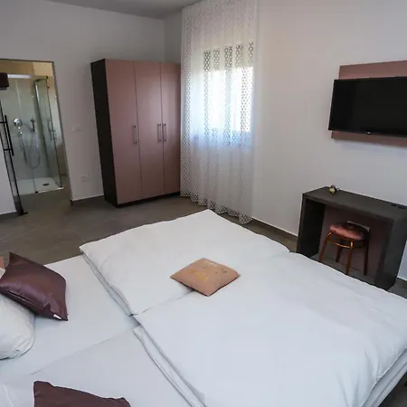 Jacky In For 8 People With Private Pool Just 900 Meters From Sea * פורץ