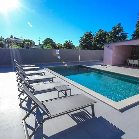 Jacky In For 8 People With Private Pool Just 900 Meters From Sea * Πόρετς