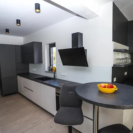 Jacky In For 8 People With Private Pool Just 900 Meters From Sea וילה
