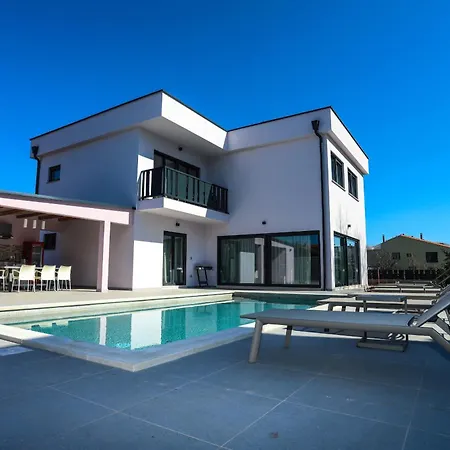 Jacky In For 8 People With Private Pool Just 900 Meters From Sea *