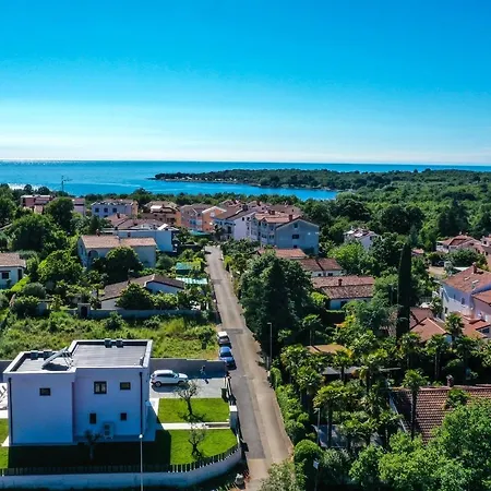 Jacky In For 8 People With Private Pool Just 900 Meters From Sea Βίλα *