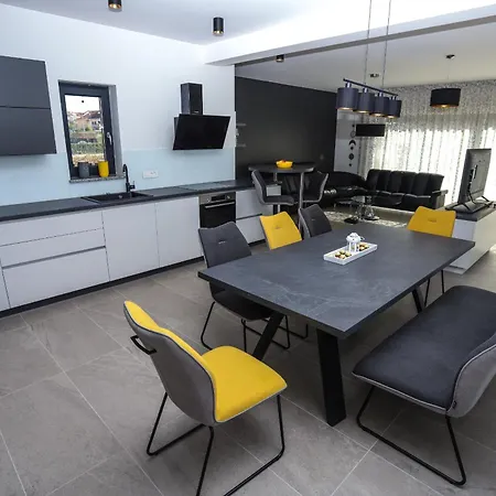 וילה Jacky In For 8 People With Private Pool Just 900 Meters From Sea פורץ