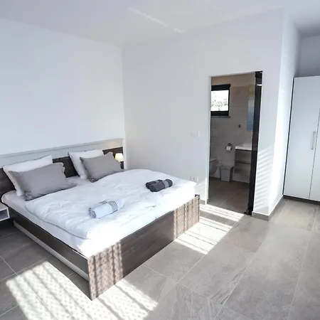 Jacky In For 8 People With Private Pool Just 900 Meters From Sea * פורץ