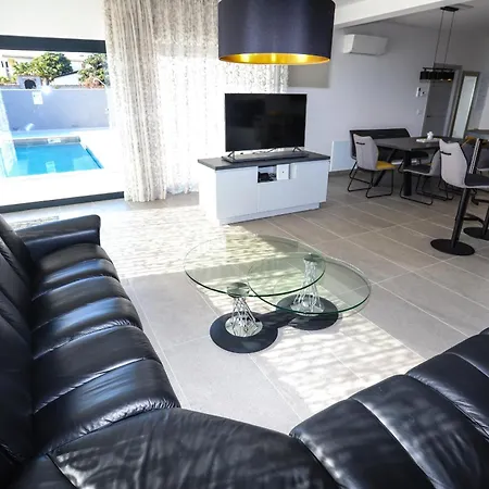 וילה Jacky In For 8 People With Private Pool Just 900 Meters From Sea פורץ