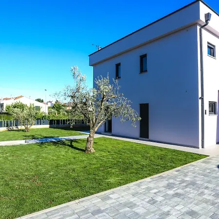 Βίλα Jacky In For 8 People With Private Pool Just 900 Meters From Sea
