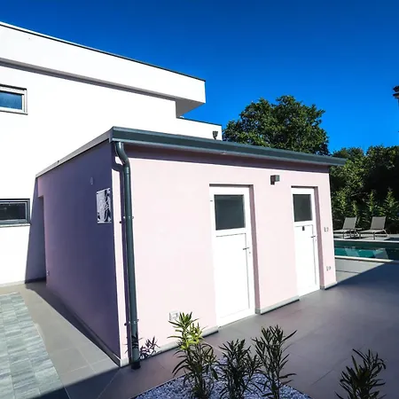 וילה Jacky In For 8 People With Private Pool Just 900 Meters From Sea פורץ