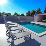 Jacky In For 8 People With Private Pool Just 900 Meters From Sea * Πόρετς