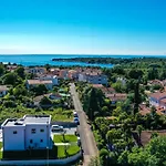 Jacky In For 8 People With Private Pool Just 900 Meters From Sea Βίλα *