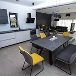 Βίλα Jacky In For 8 People With Private Pool Just 900 Meters From Sea Πόρετς