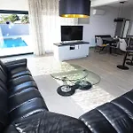 Βίλα Jacky In For 8 People With Private Pool Just 900 Meters From Sea Πόρετς